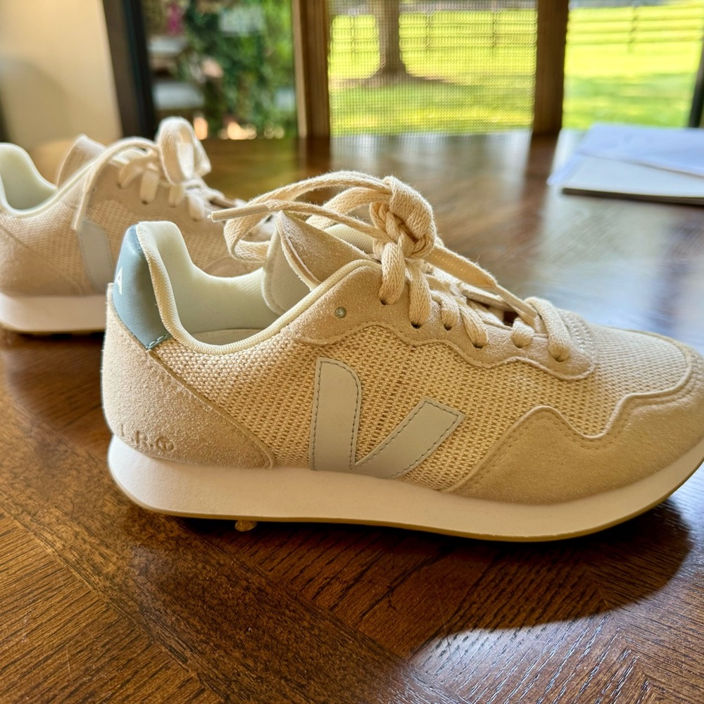 Size 6 Vejas